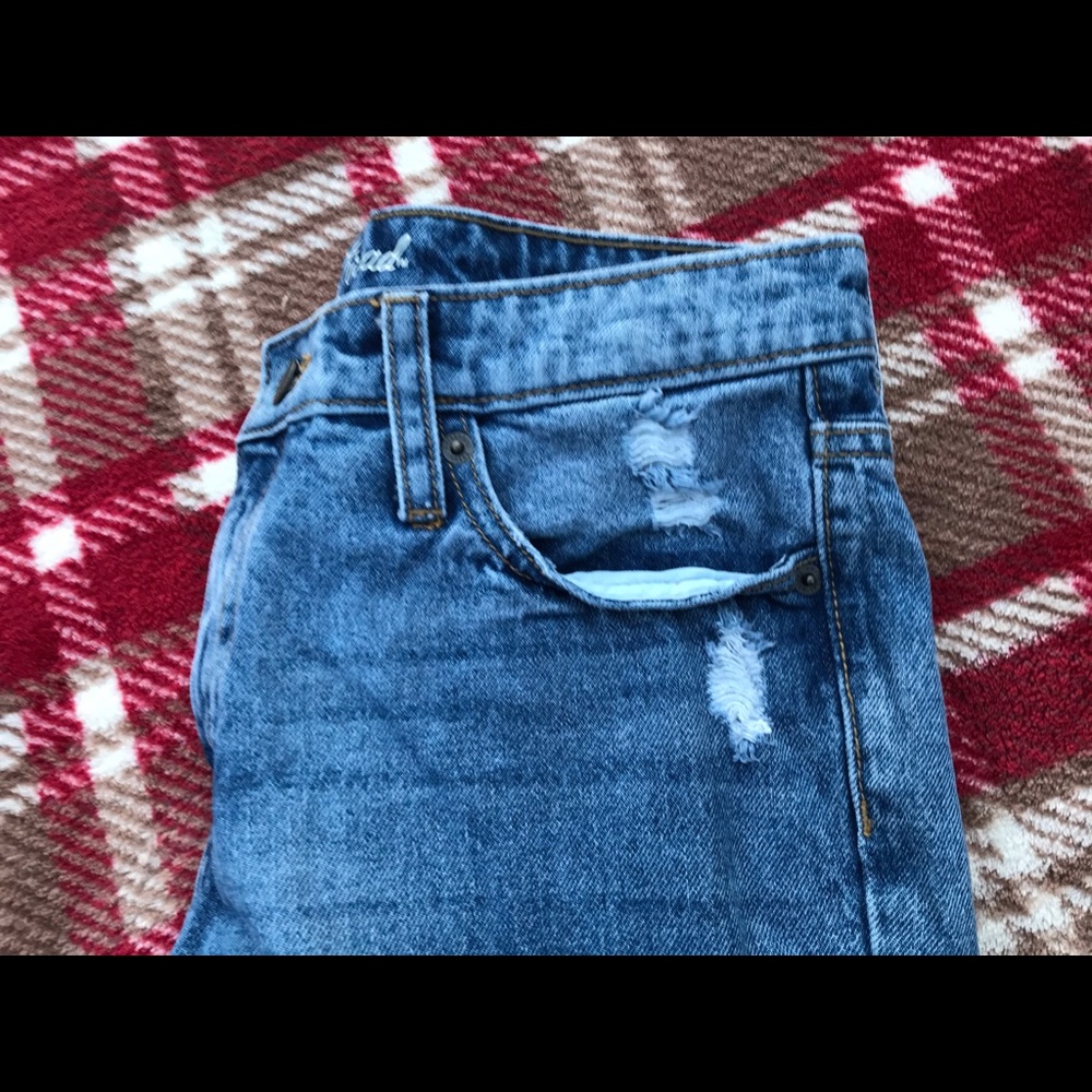 Universal Thread Distressed Jeans - Picture 5 of 10